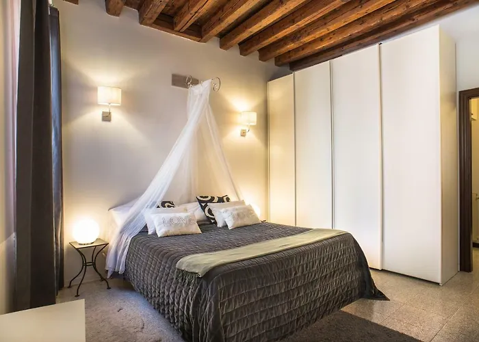 Romantic Pied A Terre ! Self check-in